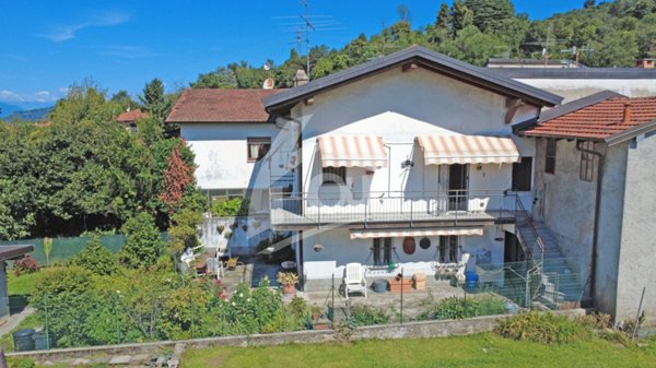 casa indipendente in vendita a Cocquio-Trevisago