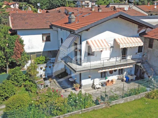 casa indipendente in vendita a Cocquio-Trevisago