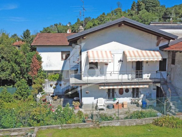 casa indipendente in vendita a Cocquio-Trevisago