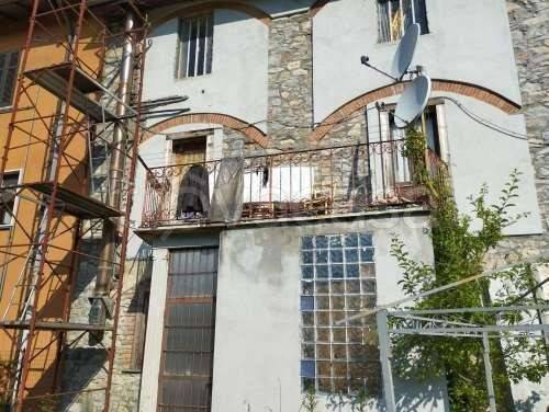 appartamento in vendita a Cocquio-Trevisago