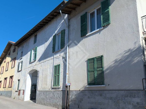casa indipendente in vendita a Cocquio-Trevisago
