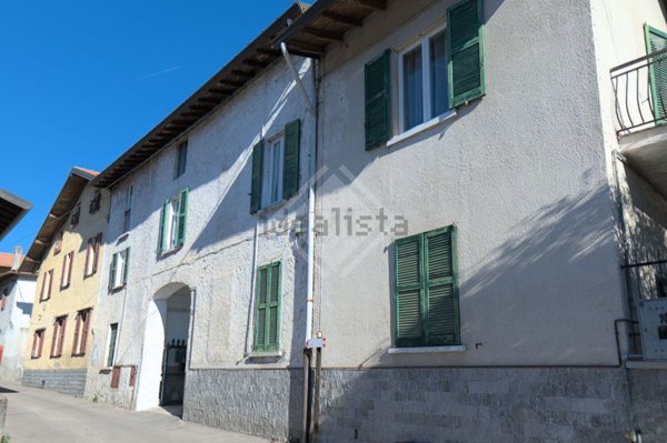 casa indipendente in vendita a Cocquio-Trevisago