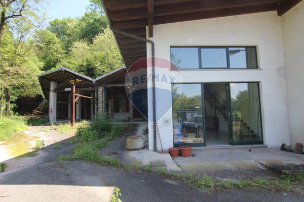 appartamento in vendita a Cocquio-Trevisago