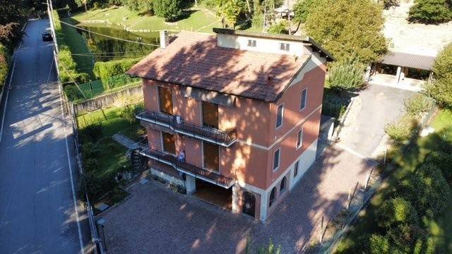 casa indipendente in vendita a Cocquio-Trevisago