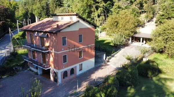 casa indipendente in vendita a Cocquio-Trevisago