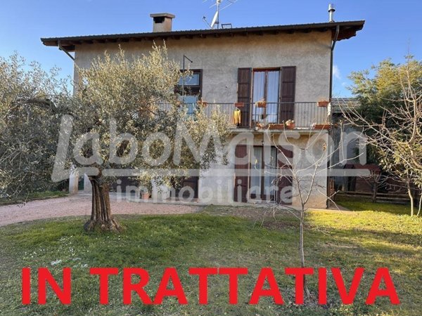 casa indipendente in vendita a Cocquio-Trevisago