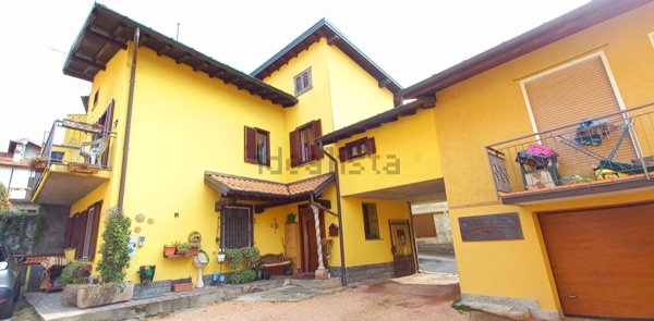 casa semindipendente in vendita a Cocquio-Trevisago