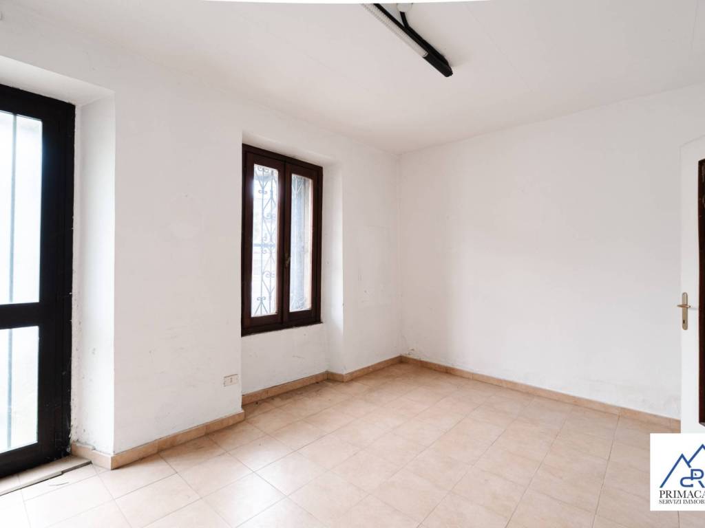 appartamento in vendita a Cocquio-Trevisago