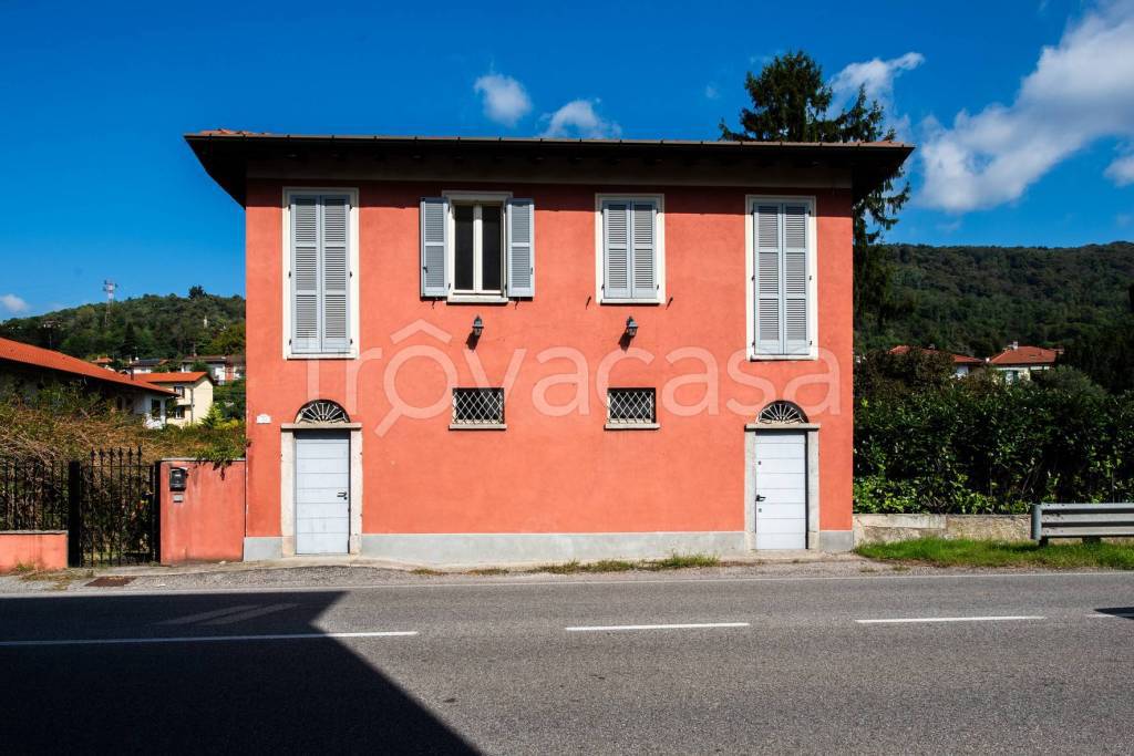 negozio in vendita a Cocquio-Trevisago