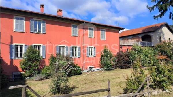 negozio in vendita a Cocquio-Trevisago