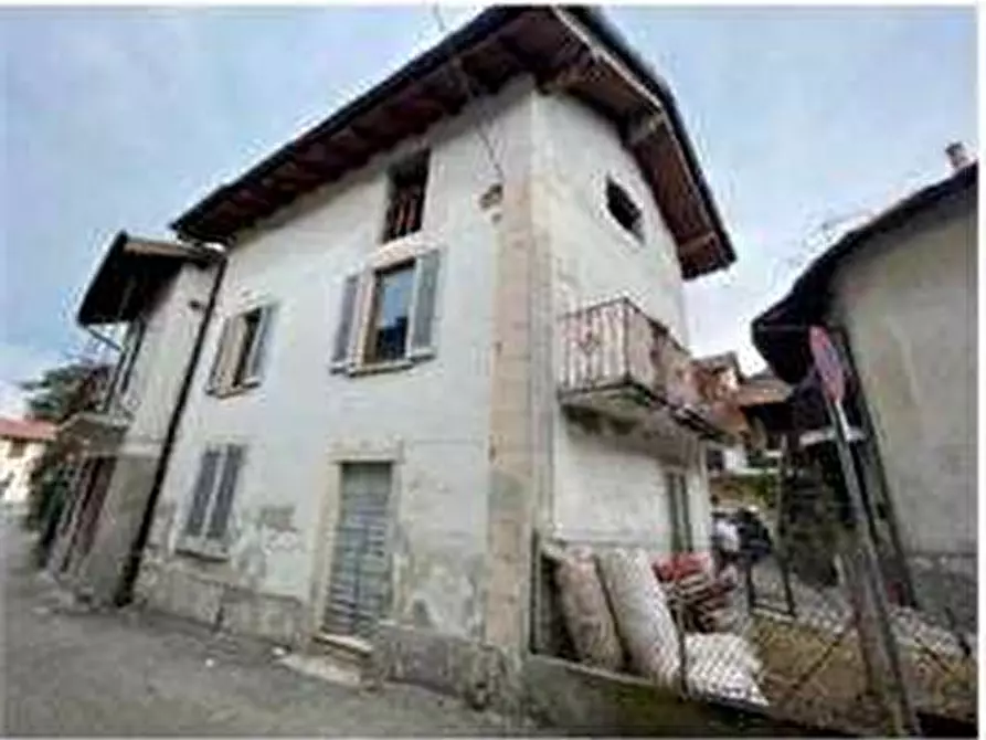 appartamento in vendita a Cocquio-Trevisago