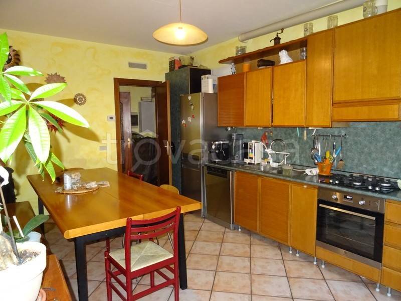 appartamento in vendita a Cocquio-Trevisago