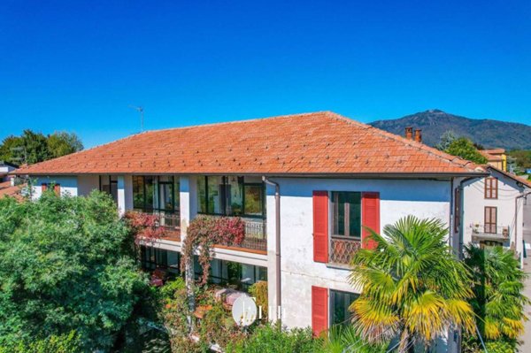 casa indipendente in vendita a Cocquio-Trevisago