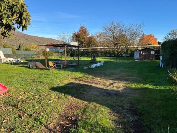 terreno edificabile in vendita a Cocquio-Trevisago