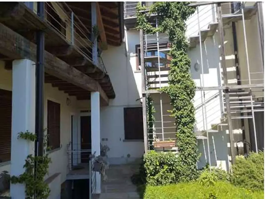 appartamento in vendita a Cocquio-Trevisago