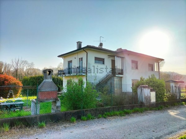 casa indipendente in vendita a Cocquio-Trevisago
