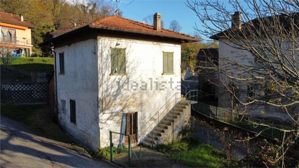 casa indipendente in vendita a Cocquio-Trevisago