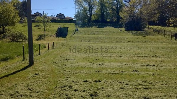 terreno edificabile in vendita a Cocquio-Trevisago