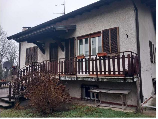 casa indipendente in vendita a Cocquio-Trevisago