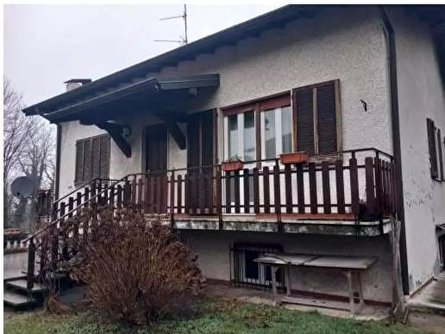 casa indipendente in vendita a Cocquio-Trevisago