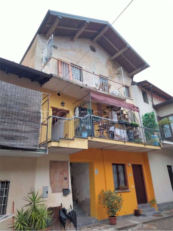 appartamento in vendita a Cocquio-Trevisago