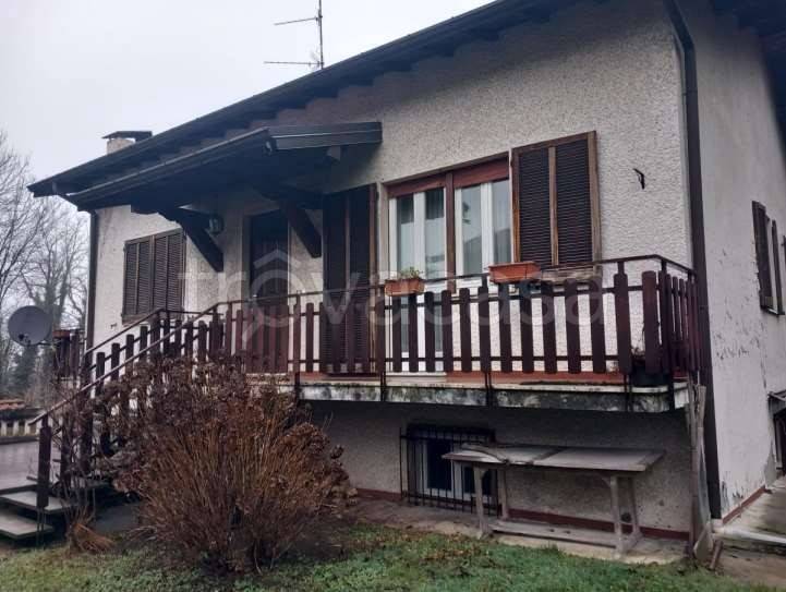 casa indipendente in vendita a Cocquio-Trevisago