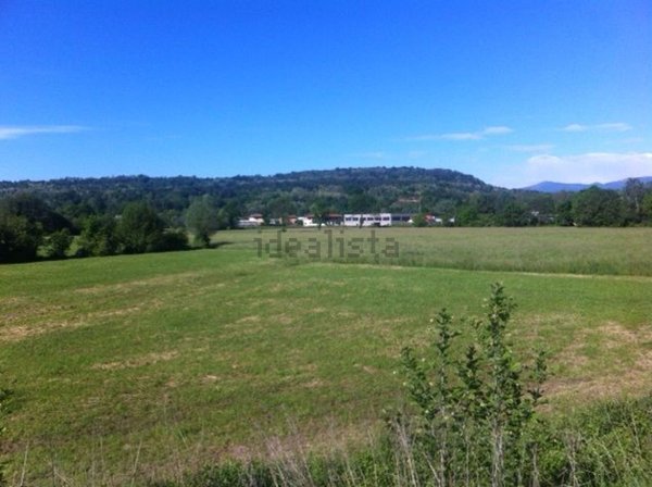 terreno edificabile in vendita a Cocquio-Trevisago