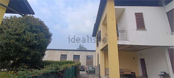 appartamento in vendita a Cocquio-Trevisago