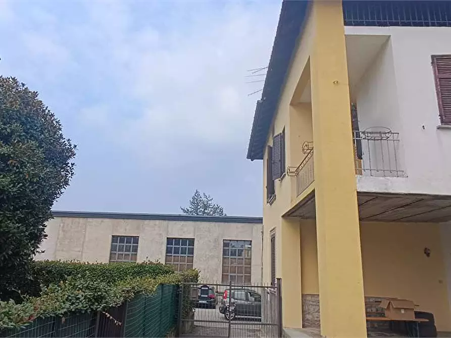 casa indipendente in vendita a Cocquio-Trevisago