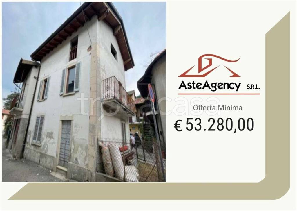 casa indipendente in vendita a Cocquio-Trevisago