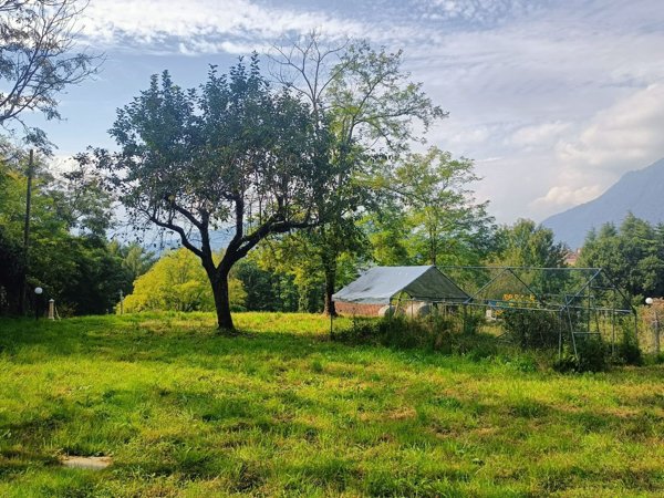 terreno agricolo in vendita a Cocquio-Trevisago