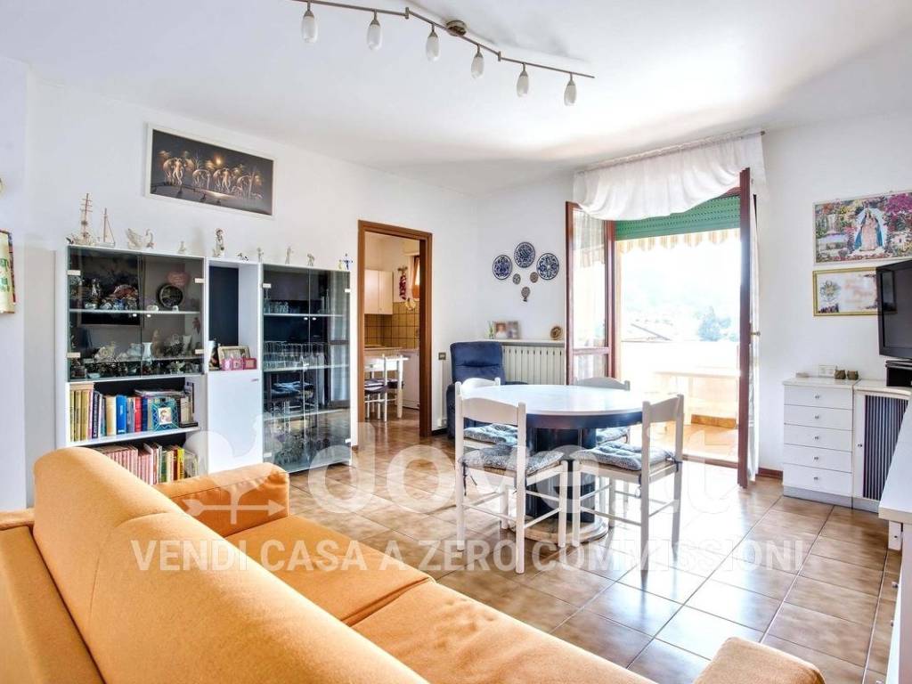 appartamento in vendita a Cocquio-Trevisago