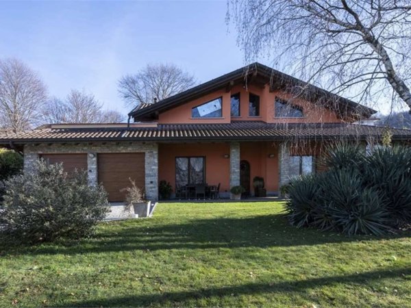 casa indipendente in vendita a Cocquio-Trevisago