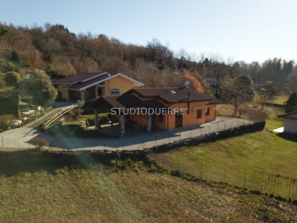 casa indipendente in vendita a Cocquio-Trevisago