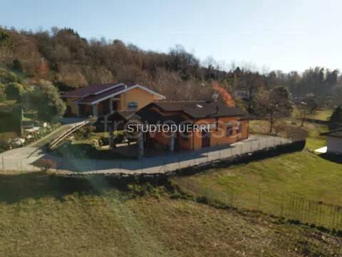 casa indipendente in vendita a Cocquio-Trevisago