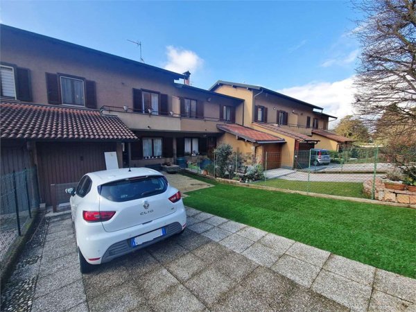 casa indipendente in vendita a Cocquio-Trevisago