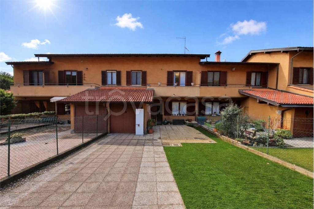 casa indipendente in vendita a Cocquio-Trevisago