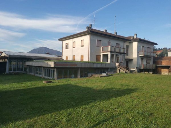 capannone in vendita a Cocquio-Trevisago