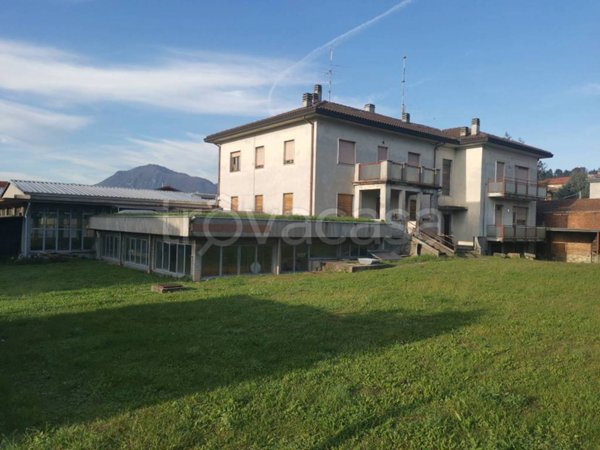 capannone in vendita a Cocquio-Trevisago