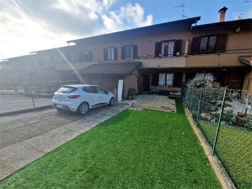 casa indipendente in vendita a Cocquio-Trevisago