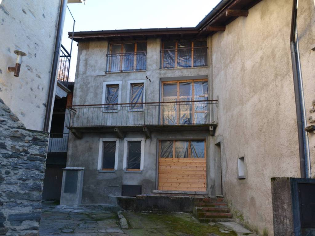 appartamento in vendita a Cocquio-Trevisago