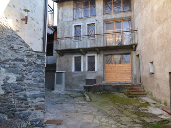 appartamento in vendita a Cocquio-Trevisago