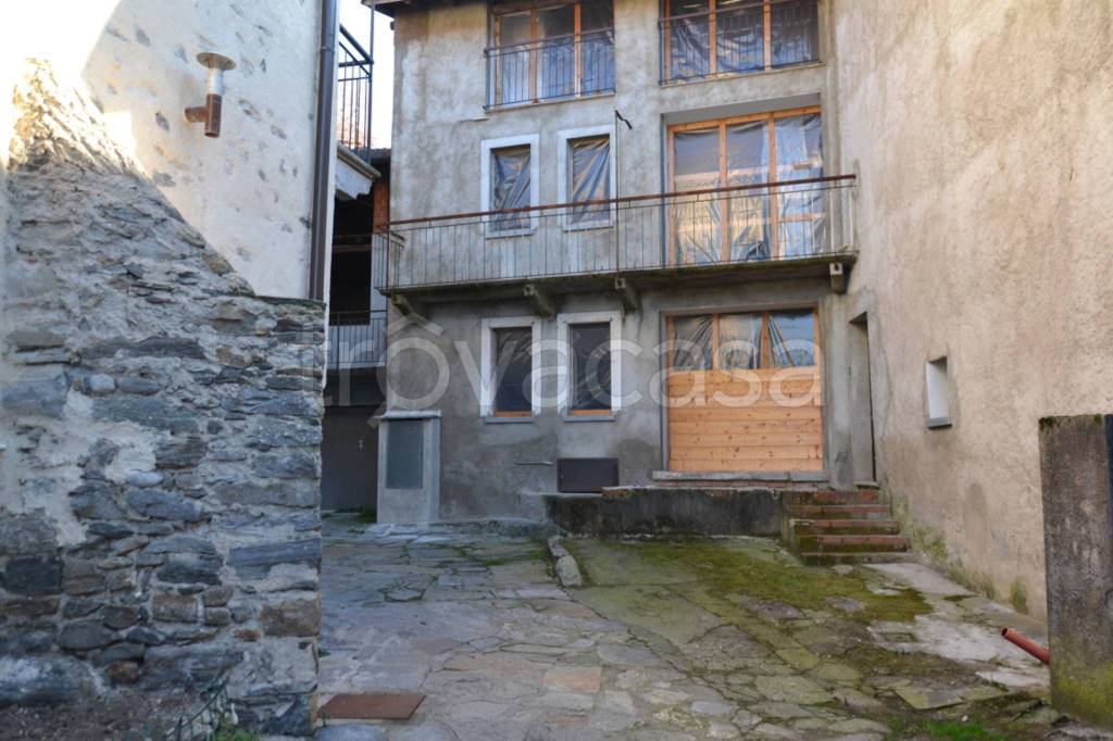 appartamento in vendita a Cocquio-Trevisago