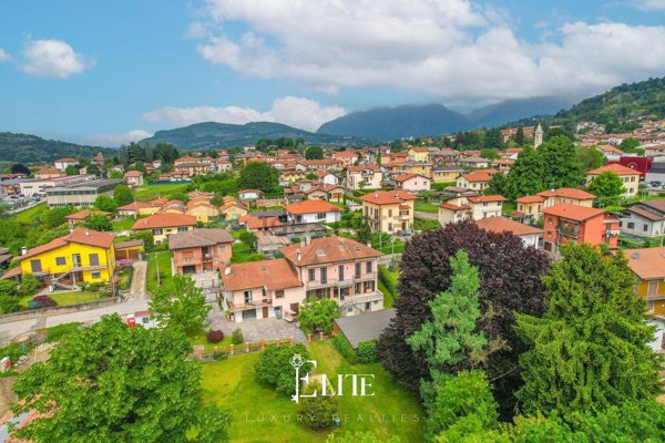 casa indipendente in vendita a Cocquio-Trevisago