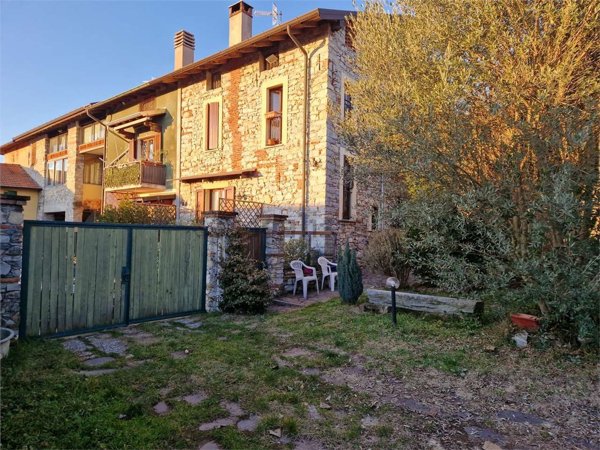 casale in vendita a Cocquio-Trevisago