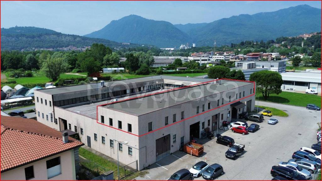 negozio in vendita a Cocquio-Trevisago