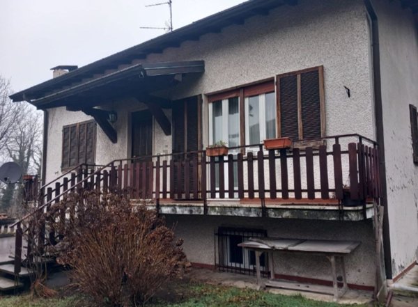 appartamento in vendita a Cocquio-Trevisago