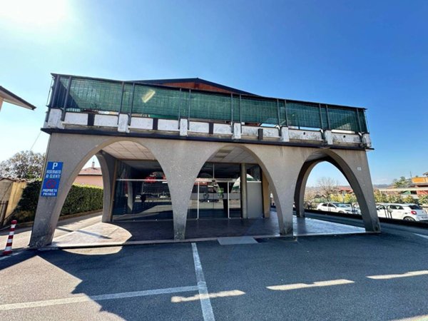 negozio in vendita a Cocquio-Trevisago