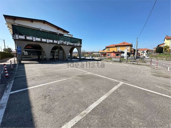 negozio in vendita a Cocquio-Trevisago