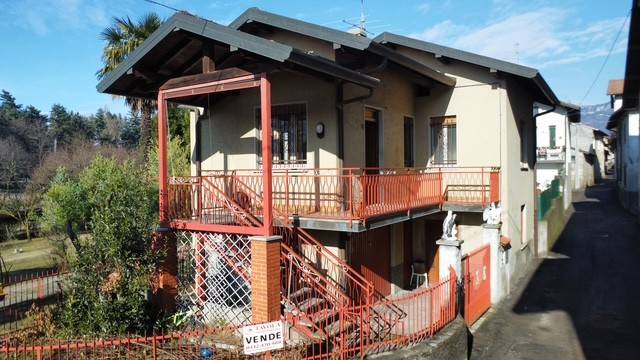 casa indipendente in vendita a Cocquio-Trevisago